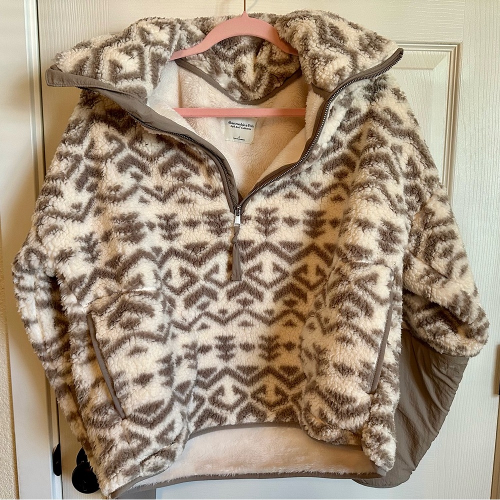 A&F Cozy Brown Patterned Women's Fleece Sweater